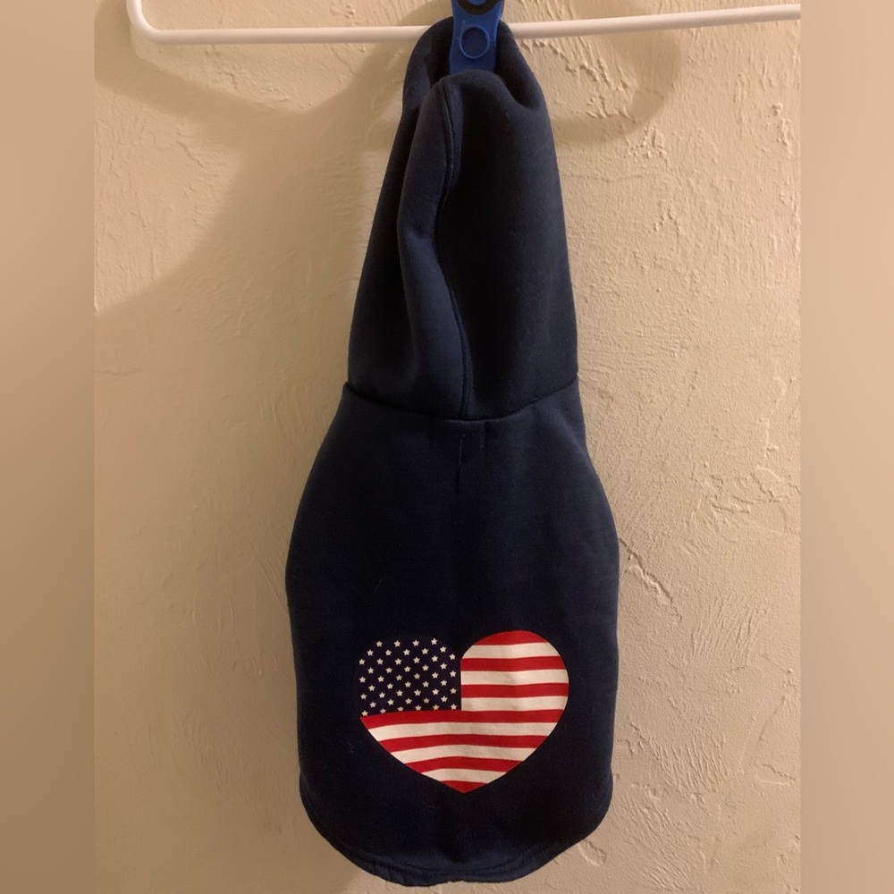 Nautica Pet hoodie with sleeves & American flag heart Size small Never worn